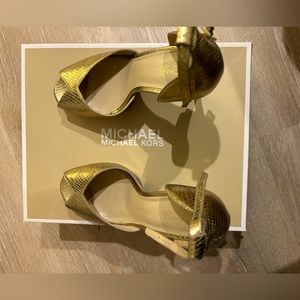 EUC Gold MK Heels- size 7/37